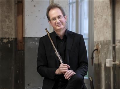 Markus Brönnimann spielt Flöte im Luxembourg Philharmonic und komponiert eigene Musik