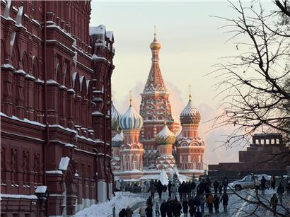 Attentat auf hochrangigen russischen Militär in Moskau, Sicherheitskräfte am Tatort, dramatische Lage in Russland