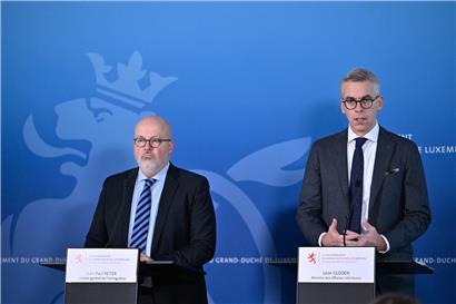 Jean-Paul Reiter, Generaldirektor der Einwanderungsbehörde, und Innenminister Léon Gloden im Gespräch
