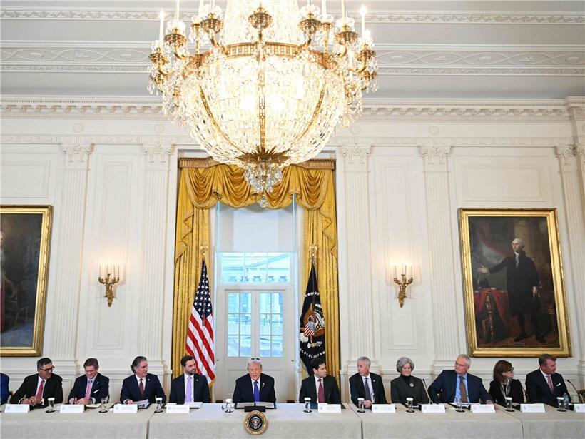 Donald Trump, Vize Vance und Außenminister Rubio bei Treffen mit Big Oil CEOs, Energiepolitik und Wirtschaftsgespräche