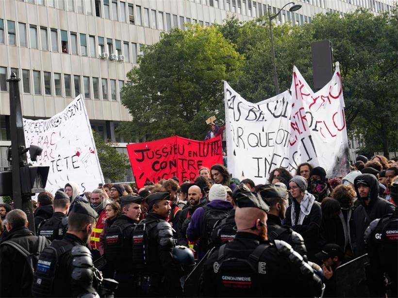  Schülerproteste, Kaufkraft und Ausschreitungen: Vor den Demonstrationen am Samstag sucht Macron erstmals das Gespräch mit Gymnasiasten