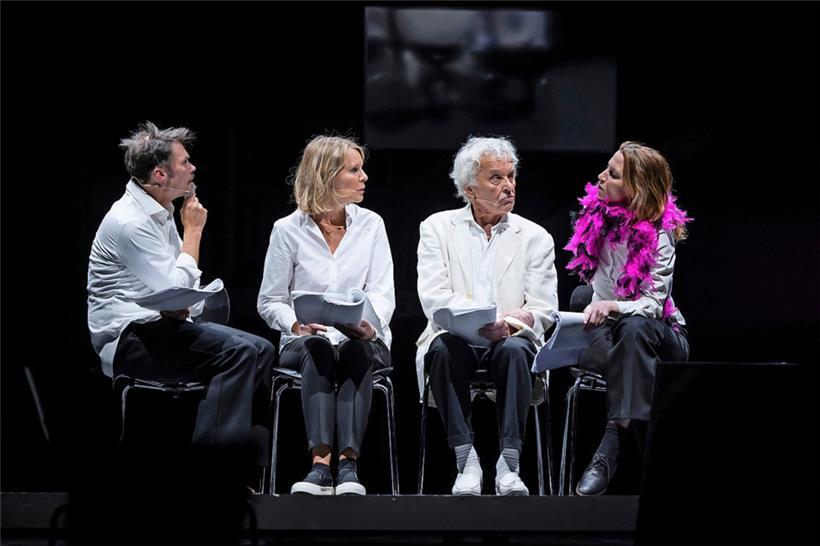 … die sich herzlich wenig für die kommende Apokalypse interessiert 
