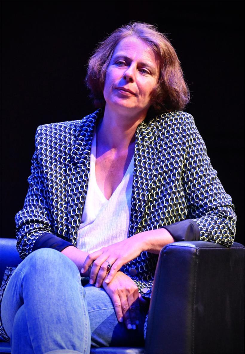 … l’écrivaine Nathalie Ronvaux …
