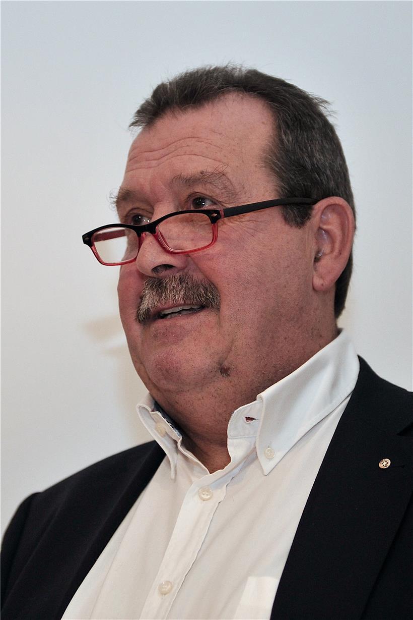 … und auf der rechten Seite aus diesem Bild von Ern Schumacher, Präsident der Vereinigung der „Privatwënzer“ in Luxemburg, zusammen.
