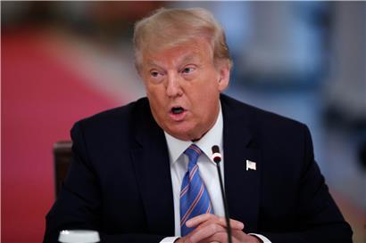 07.07.2020, USA, Washington: Donald Trump, Präsident der USA spricht während einer Veranstaltung im Rahmen des «Nationalen Dialogs über die sichere Wiedereröffnung von Amerikas Schulen» im Ostsaal des Weißen Hauses. Foto: Alex Brandon/AP/dpa +++ dpa-Bildfunk +++
