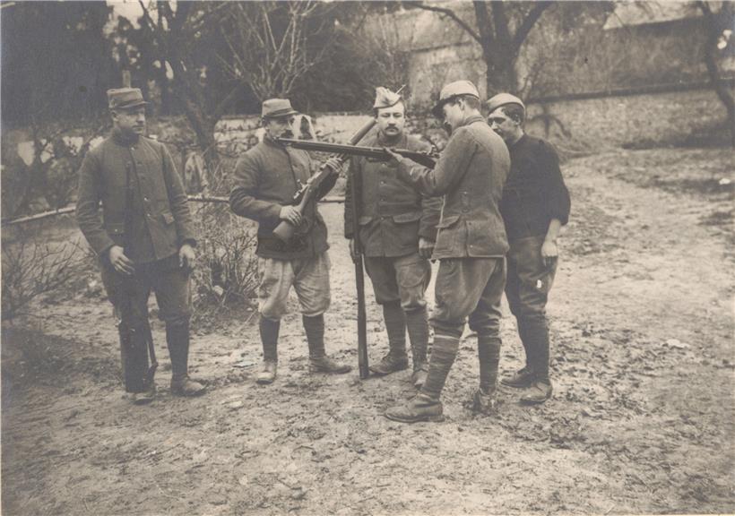 11. Januar 1916: Die Luxemburger Legionäre Jean Ettinger aus Niederkorn, Nic. Kess aus Grevenmacher und Fr. Weber aus Heinerscheid in Montgobert (Aisne)
