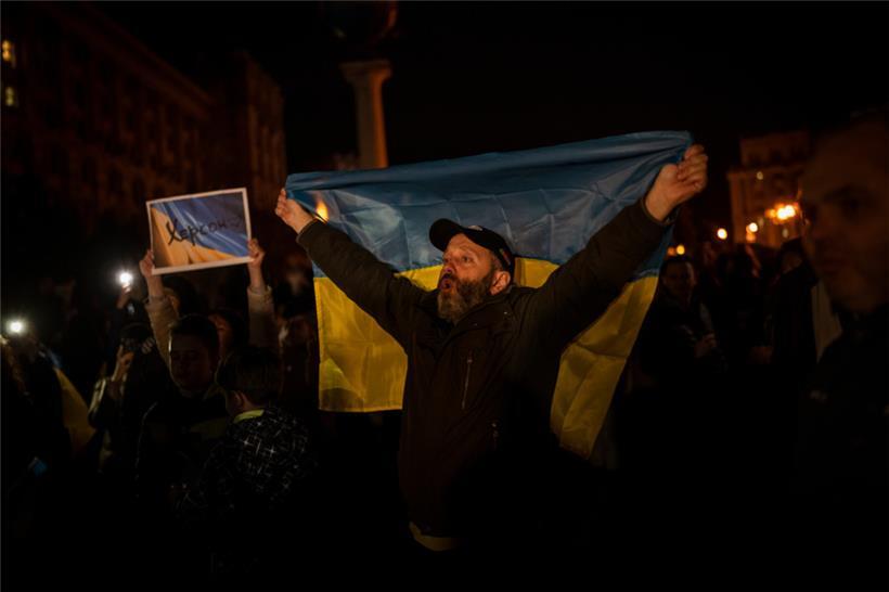 11.11.2022: Ukrainer versammeln sich im Zentrum von Kiew, um die Rückeroberung der Stadt Cherson zu feiern
