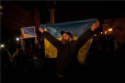 11.11.2022: Ukrainer versammeln sich im Zentrum von Kiew, um die Rückeroberung der Stadt Cherson zu feiern
