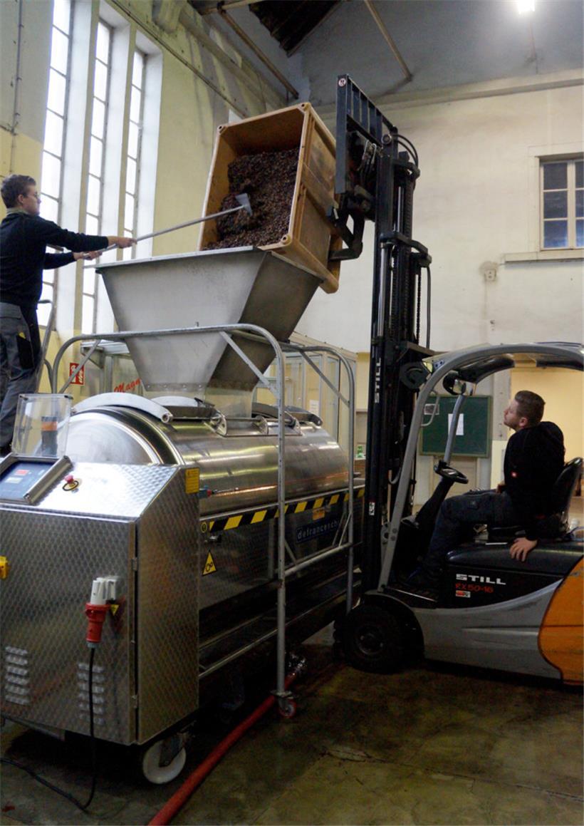 1.400 kg handverlesene Rieslingtrauben haben die Mitgliedswinzer nach Wellenstei...