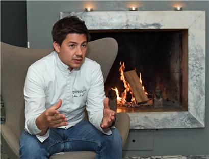 160321.HM. Reportage à l’hostellerie du Grünewald à Dommeldange. Un an après le premier confinement qu’en est il dans le domaine de l’horeca. le chef de cuisine Clovis Degrave et son épouse Aline Bourscheid.
