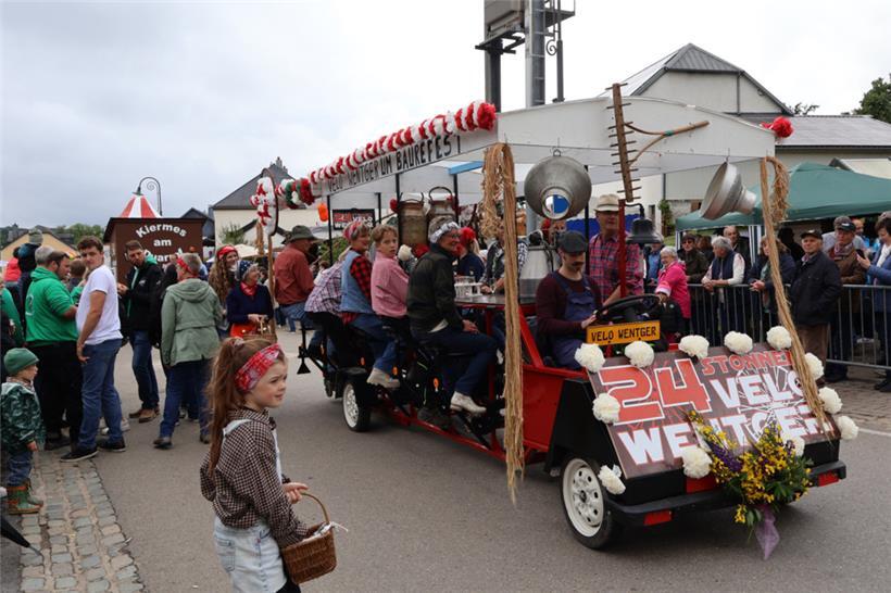 180 Menschen waren am Umzug beteiligt