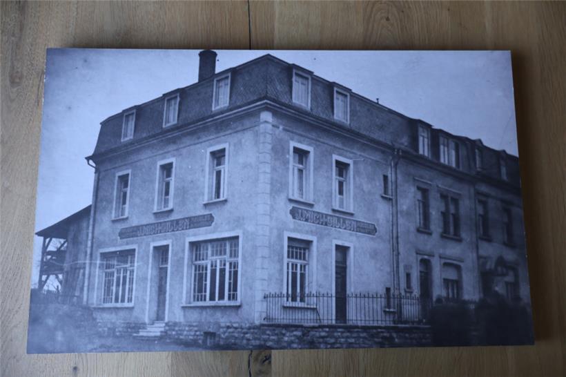 1923 gründeten Jos Mich und Justine Gillen eine Möbelbauschreinerei in Hollerich
