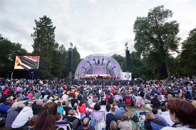 2.000 bis 3.000 Menschen hatten sich am Samstag auf der Kinnekswiss eingefunden
