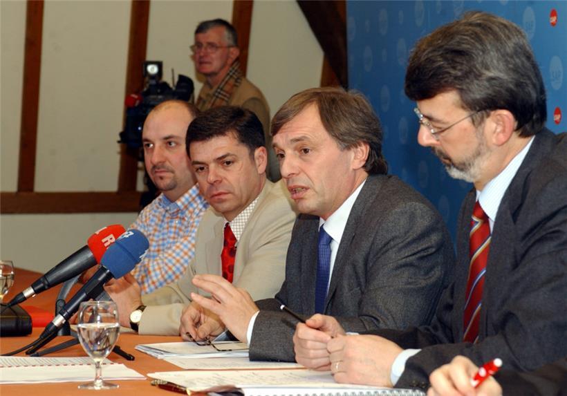2004 an der LSAP-Fraktioun zesumme mam Etienne Schneider, Jeannot Krecké a Roger...