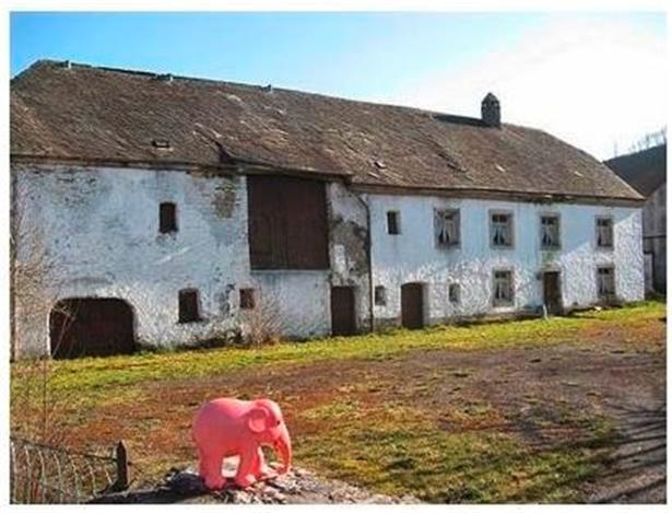 2014: Ein Bild aus besseren Tagen, obgleich bereits Zeichen des Verfalls am 300 Jahre alten Gebäude sichtbar sind
