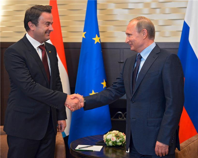 2015 trafen sich Xavier Bettel und Wladimir Putin in persona, sechs Jahre später sprechen die beiden Staatsmänner am Telefon über eine mögliche Lieferung des russischen Impfstoffes Sputnik V nach Luxemburg 

