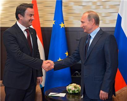2015 trafen sich Xavier Bettel und Wladimir Putin in persona, sechs Jahre später sprechen die beiden Staatsmänner am Telefon über eine mögliche Lieferung des russischen Impfstoffes Sputnik V nach Luxemburg 
