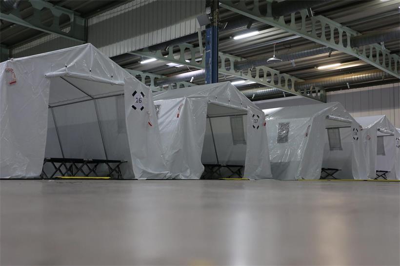 Notfallstrukturen in der Luxexpo 2015 für die Unterbringung von 360 Flüchtlingen während der Krise