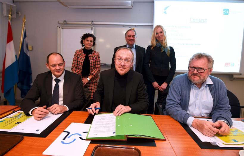 2016 wurde die Konvention zwischen der Uni Luxemburg und der Arbeitnehmerkammer in Anwesenheit folgender Vertreter unterschrieben: Georg Mein, Petra Böwen, Romain Martin, Carlo Frising, Michèle Pisani und Jean-Claude Reding.
