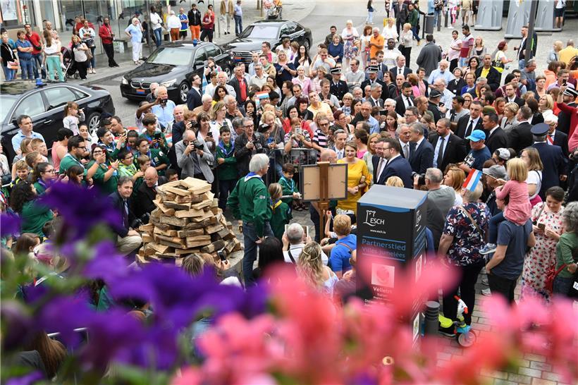 2019: Tradition ist das Entzünden des Lagerfeuers durch das erbgroßherzogliche P...