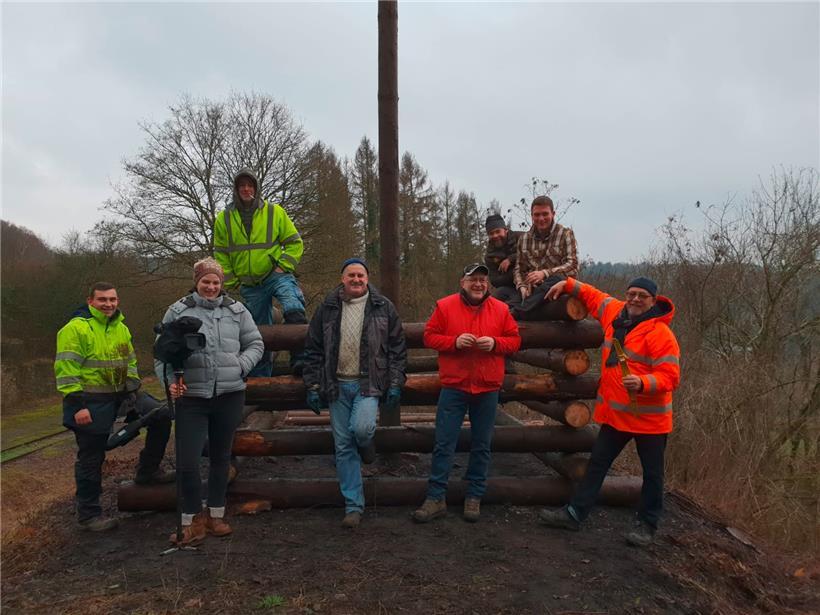 2019 konnte die Burg noch ohne Masken und Hygienemaßnahmen aufgebaut werden
