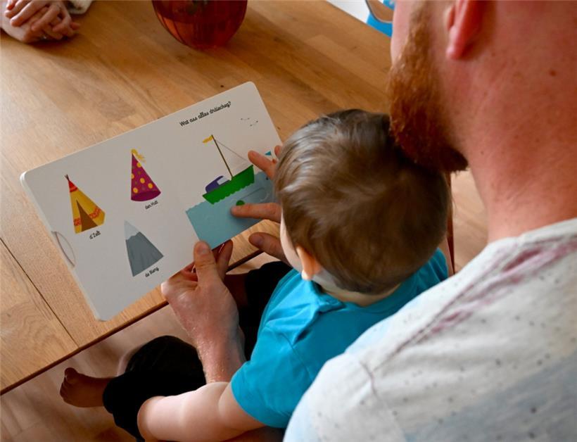 2021 haben 6.186 Männer vom Elternurlaub profitiert
