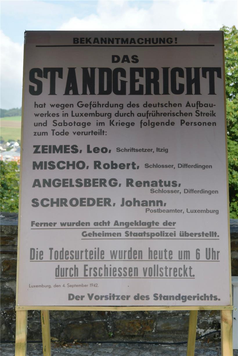 20210831 Wiltz , monument national de la Greve du 31-08-1942 , depot de erge , S...