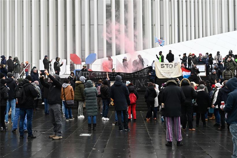 20220129, Luxembourg, Glacis/Philharmonie, Manifestation anti-mesures COVID-19, ...