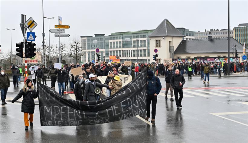 20220129, Luxembourg, Glacis/Philharmonie, Manifestation anti-mesures COVID-19, ...