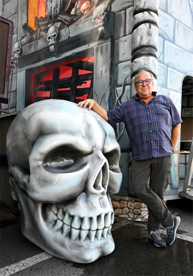 20220816 , Luxembourg , montage , Schueberfouer , Geisterbahn , Daemonium , Foto...