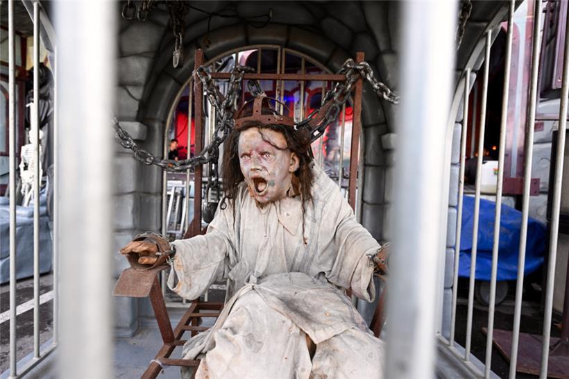 20220816 , Luxembourg , montage , Schueberfouer , Geisterbahn , Daemonium , Foto...