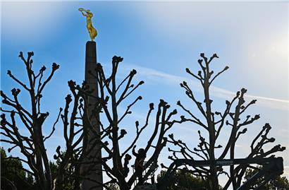 2023 erinnert die Tour an den 100. Jahrestag der Errichtung der „Gëlle Fra“ von Claus Cito
