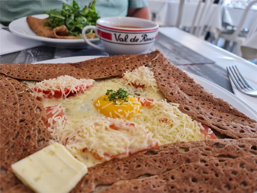 22 Euro für ein Zwei-Gänge-Menü inklusive Cidre und Kaffee
