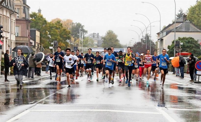 2.244 Läufer gingen am Sonntag an den Start der 46. Auflage des „Walfer Volleksl...