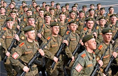 25. April, Sankt Petersburg: Probe für die Militärparade am 9. Mai, dem „Tag des Sieges“ der Sowjetunion über Nazi-Deutschland
