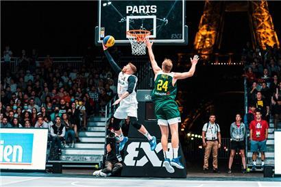 3×3 gilt als sehr dynamisch und wird international auch häufig auf zentralen Plätzen mitten in der Stadt ausgetragen, wie hier beim Europe-Cup-Finale 2021 in Paris
