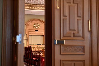 60 Abgeordnete machen hier Politik: Blick in den Plenarsaal des Luxemburger Parlaments. 
