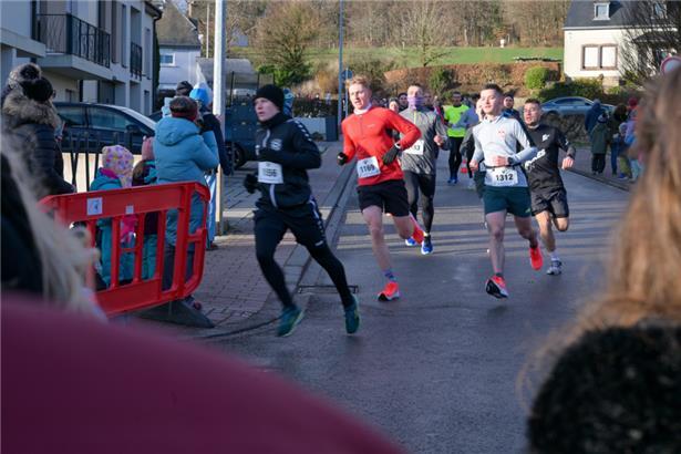 612 Läufer nahmen das Hauptrennen über zehn Kilometer in Angriff20251231, Sylves...