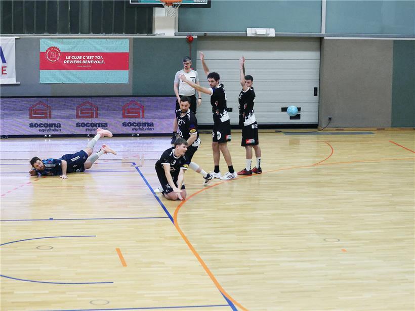 Bild mit der Zahl 8 in schwarzer Schrift auf weißem Hintergrund, Symbol für Zahl, Mathematik und Oktett