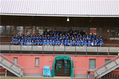 80 begeisterte Jugendspieler aus ganz Luxemburg – und mittendrin Nationalspieler Gerson Rodrigues (2. Reihe)
