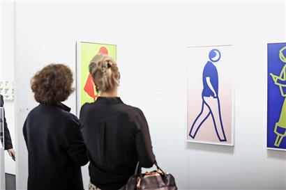 80 galeries se partagent les espaces de la Luxembourg Art Week sur le Glacis à Luxembourg
