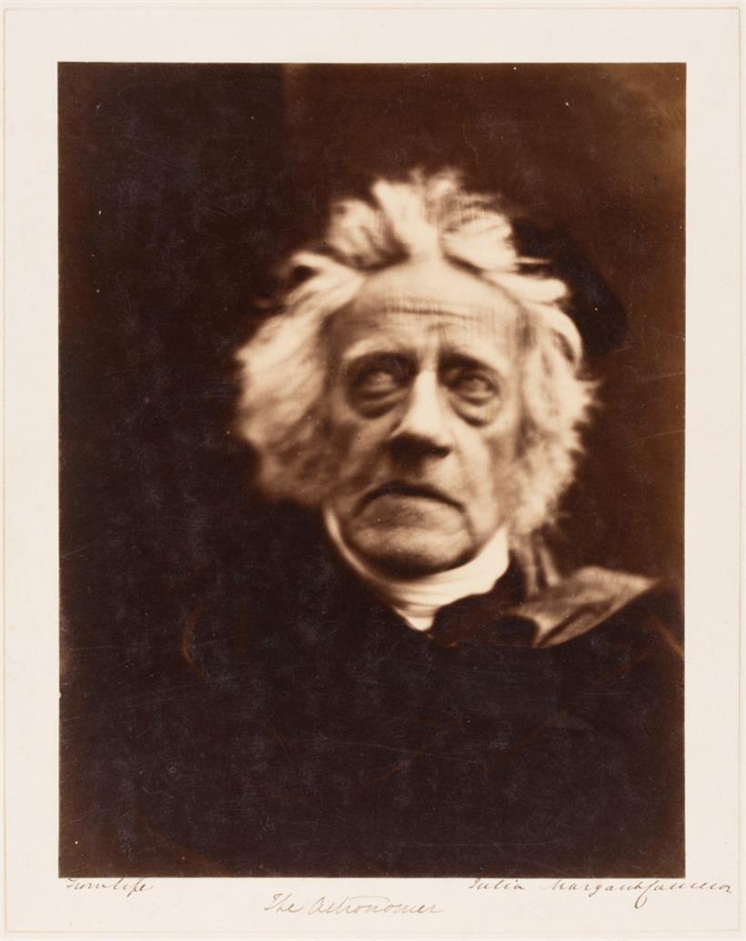 9. Julia Margaret Cameron – The Astronomer John Frederick William – Herschel [L’astronome John Frederick William – Herschel], 1867 – Tirage albuminé
