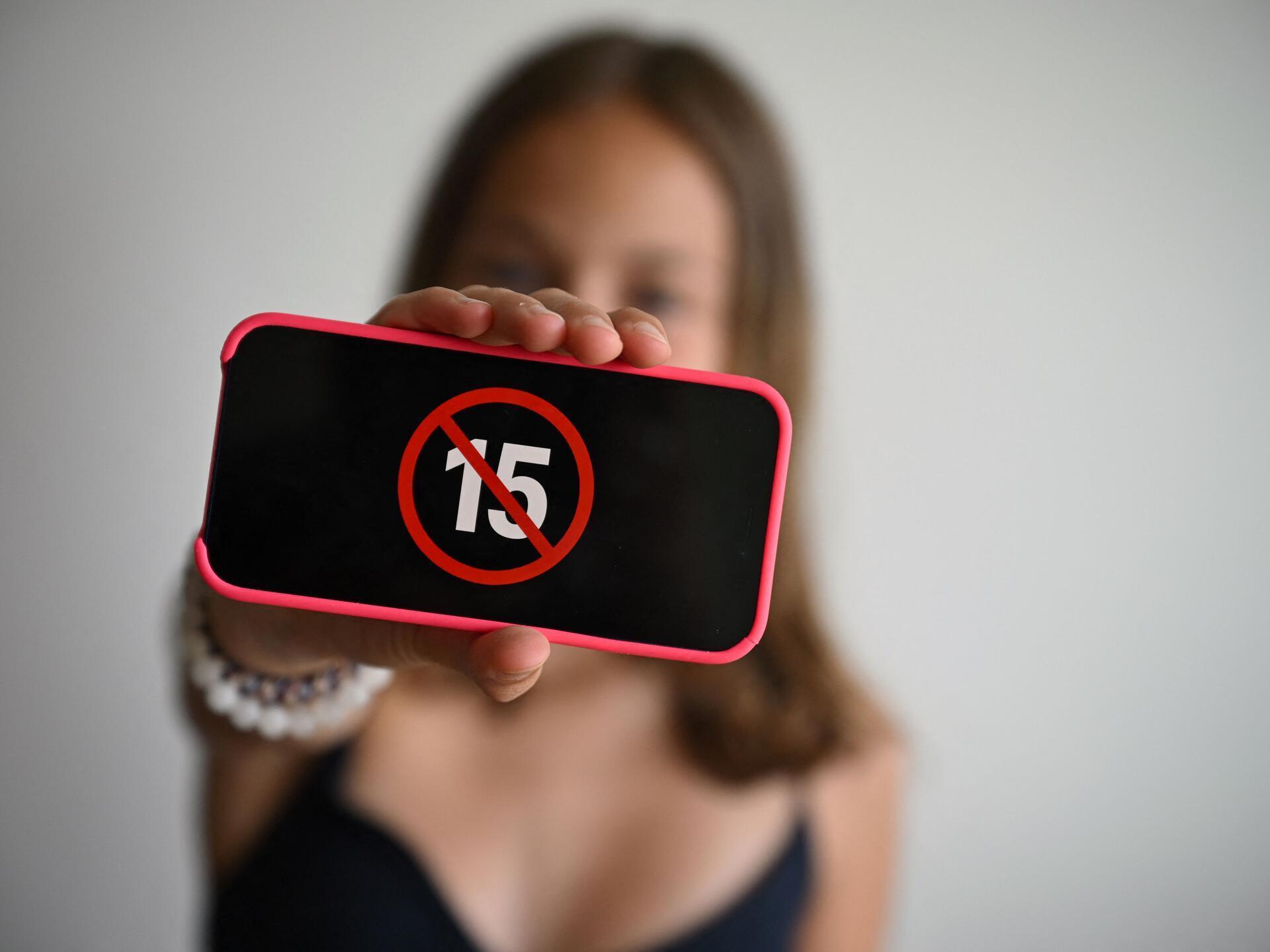 Les moins de 15 ans n’auront plus accès aux réseaux sociaux