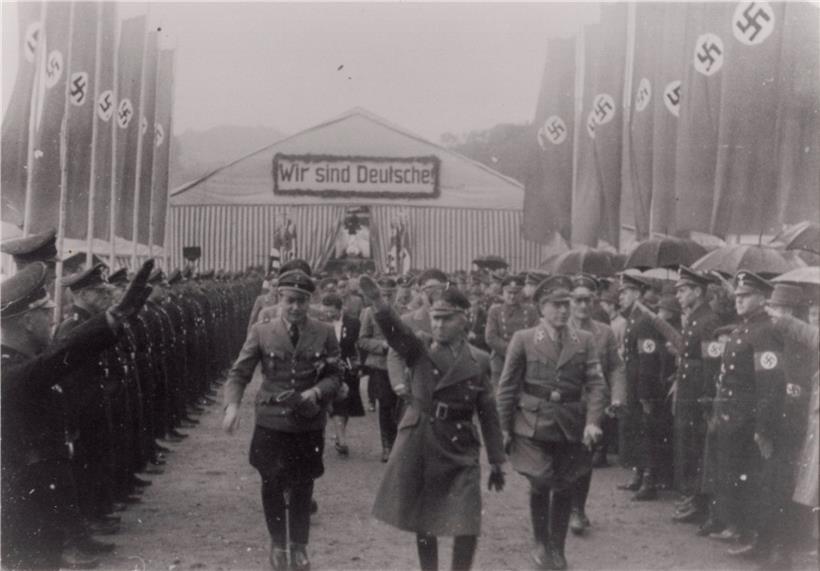 A la fin du mois d’avril, le Gauleiter Simon promulgua plusieurs ordonnances particulièrement strictes contre les notables récalcitrants
