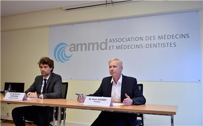 AMMD-Präsident Dr. Alain Schmit und AMMD-Generalsekretär Dr. Guillaume Steichen unterzeichneten die Pressemitteilung zur Impfkampagne
