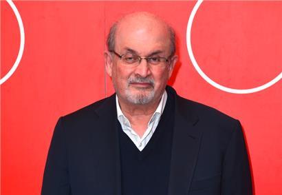ARCHIV – 24.10.2018, Großbritannien, London: Autor Salman Rushdie
