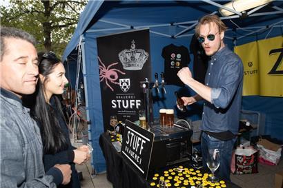 Ab 11 Uhr wird auf dem Differdinger Marktplatz gegrillt. Dazu können unterschiedliche Biersorten verkostet werden.
