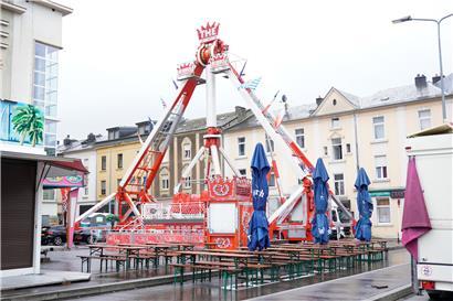 Attraktionen der Place Victor Hugo ziehen 2027 auf den Rathausplatz um, Stadtentwicklung und Veranstaltungsort im Wandel