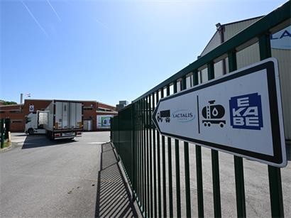 Sechs bis sieben Lkw mit unverkaufter Milch stehen ab April 2027 täglich ohne Abnehmer bereit