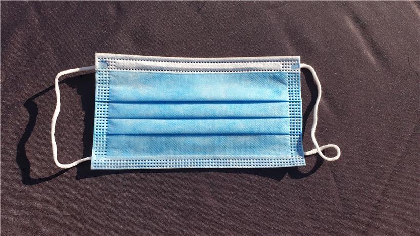 Ab Montag soll jeder Bürger fünf dieser OP-Masken erhalten. Damit sie besonders lange halten, sollte man sie abwechselnd tragen und zwischendurch an einem warmen Ort aufbewahren.
